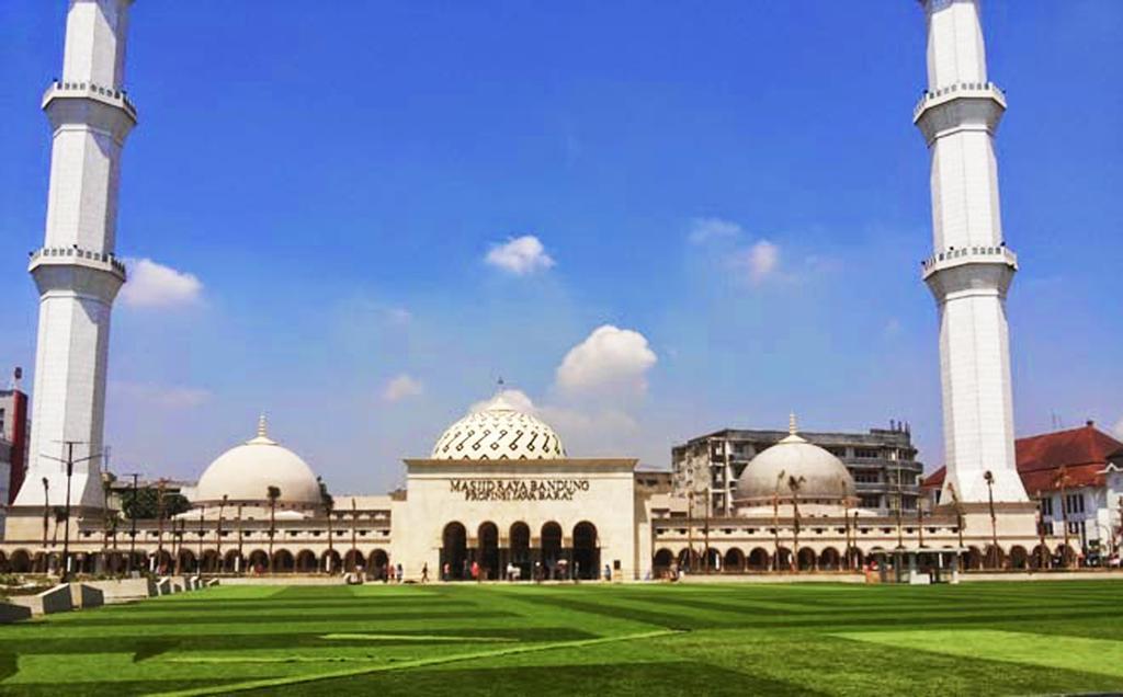 Golden Flower By Kagum Hotels Bandung Exterior foto